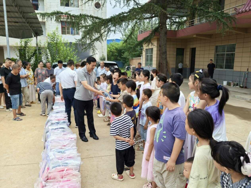 驻村帮扶办实事   爱心助学暖童心|宝鸡市经济合作局派驻眉县汤峪镇豆家河村工作队爱心助学捐赠活动成功举办