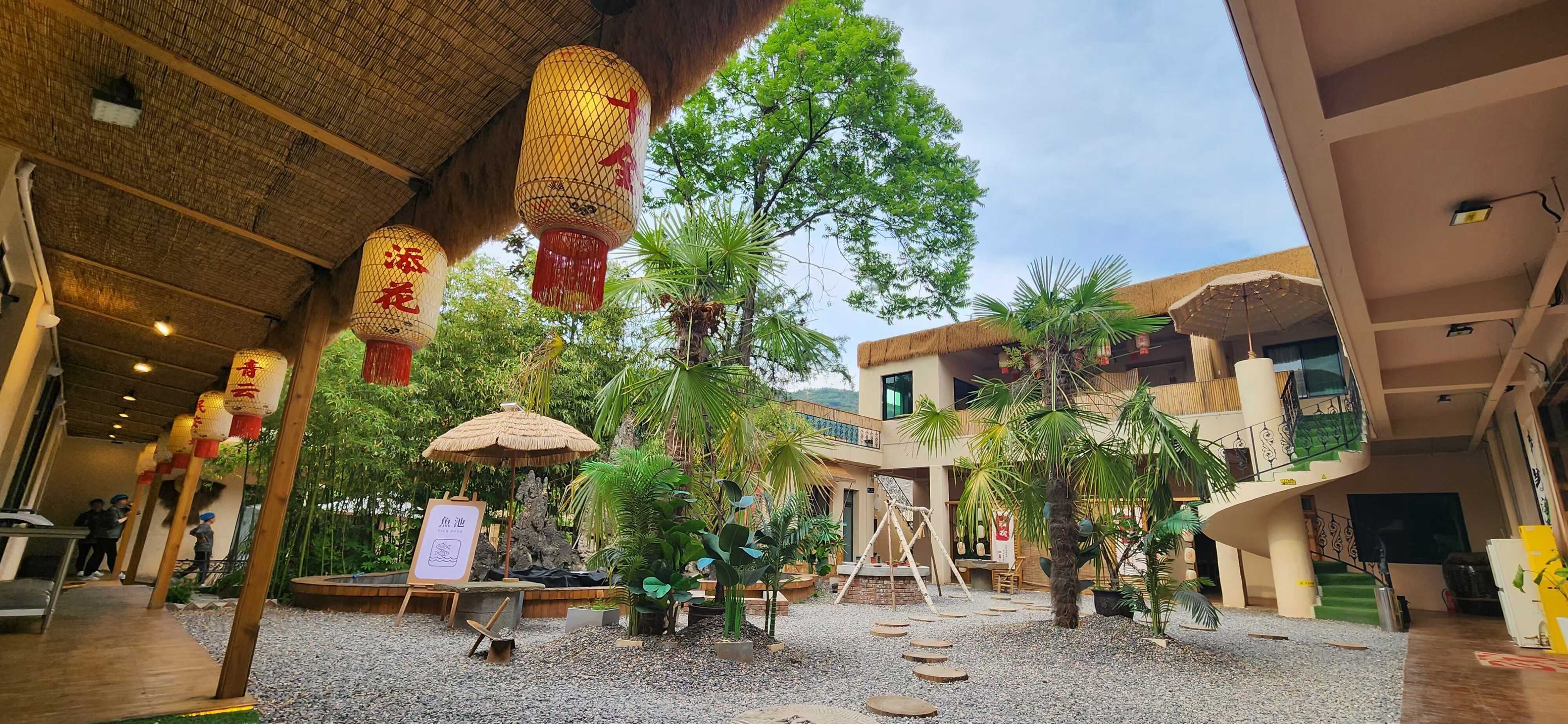 1.秦岭四季春田园综合体.jpg